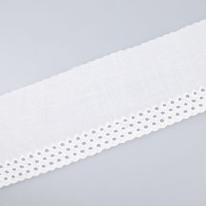 Broderie anglaise / White