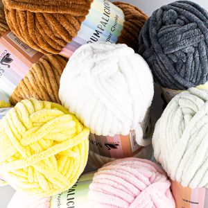 Yarn Cygnet Scrumpalicious Super Chunky 200g / Different shades